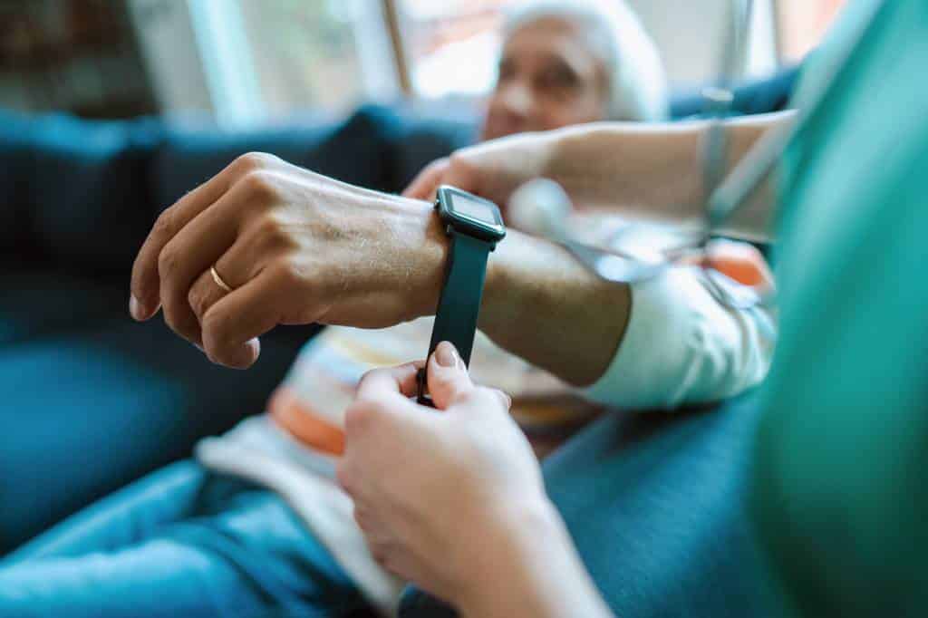 Les bracelets détecteurs de chute téléassistance