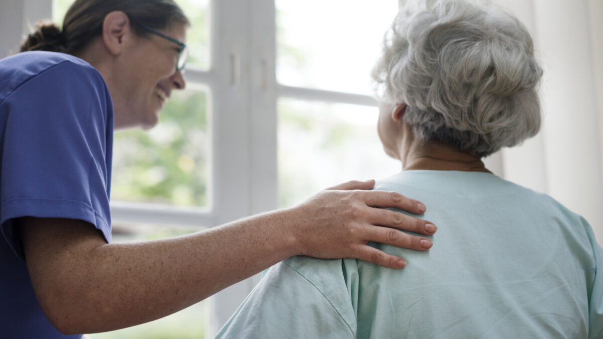 Maintien à domicile : ce que les services à la personne changent vraiment pour les seniors