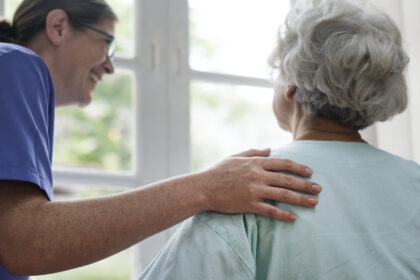 Maintien à domicile : ce que les services à la personne changent vraiment pour les seniors