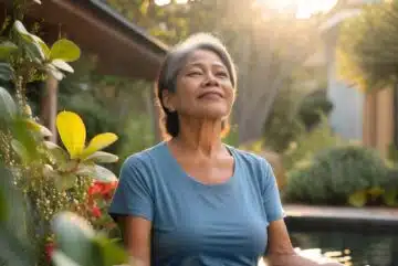 senior en posture de méditation